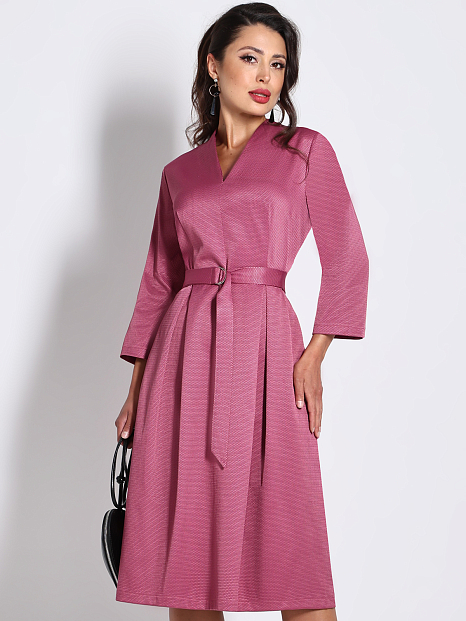 Платье розовое со складками на юбке