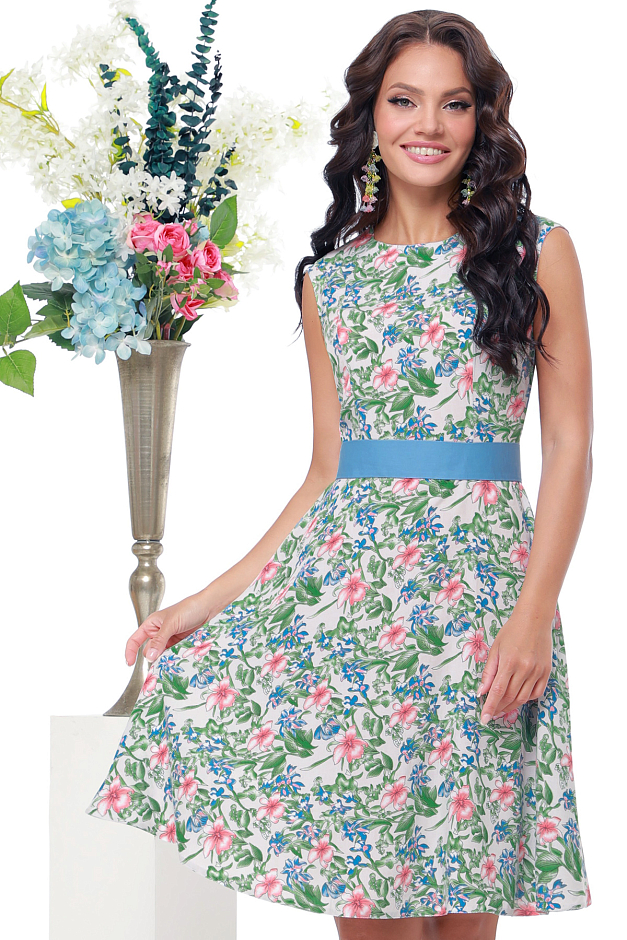 Платье в цветочек с голубым поясом