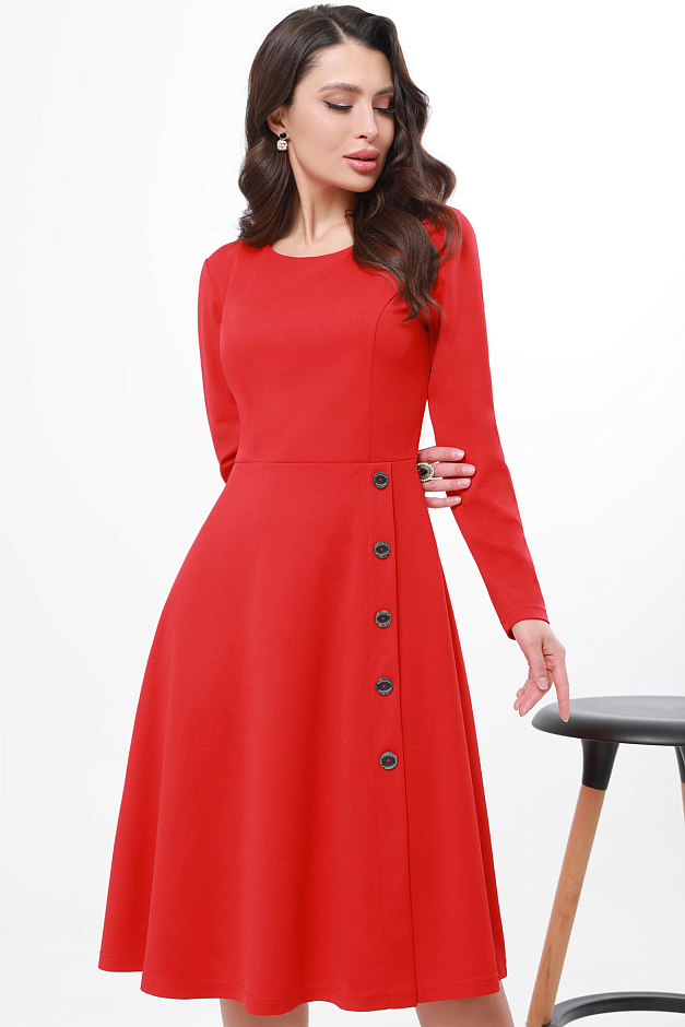 Платье красное с декоративными пуговицами