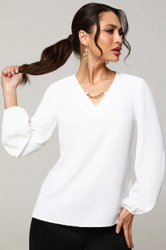 Блузка белая с цепочкой