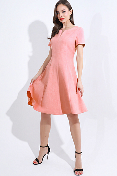 Платье персиковое с расклешенной юбкой